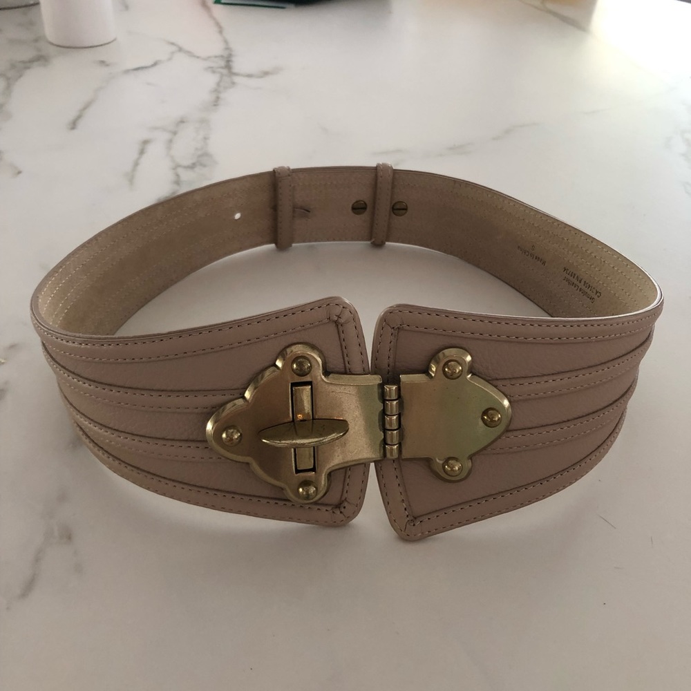 BCBG Beige high waist belt 💫